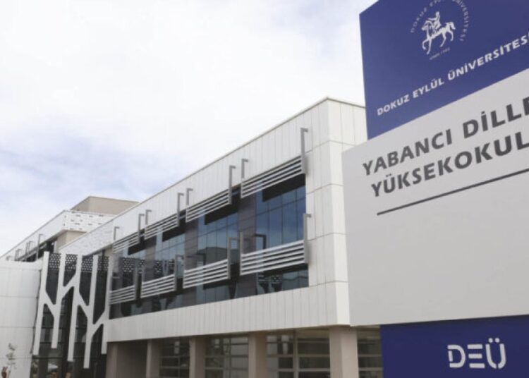 Üniversitede skandal: İngilizce bilmeyen müdür, İngilizce bilmeyen kardeşini işe aldı 1 Üniversitede skandal: İngilizce bilmeyen müdür, İngilizce bilmeyen kardeşini işe aldı