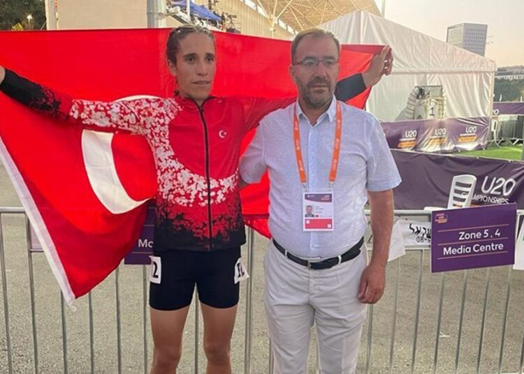Çobanlık yaparken keşfedilmişti: Milli atlet Dilek Koçak, Avrupa şampiyonu 1 Çobanlık yaparken keşfedilmişti: Milli atlet Dilek Koçak, Avrupa şampiyonu