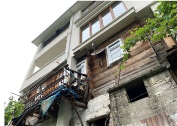 Baba evini yıkamayan 2 kardeşten ilginç çözüm