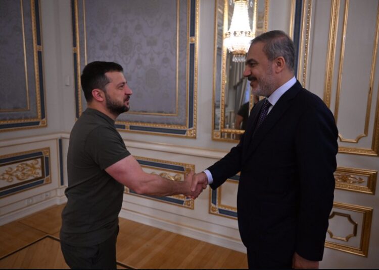 Dışişleri Bakanı Hakan Fidan, Ukrayna'da Zelenski ile bir araya geldi 1 Dışişleri Bakanı Hakan Fidan, Ukrayna’da Zelenski ile bir araya geldi