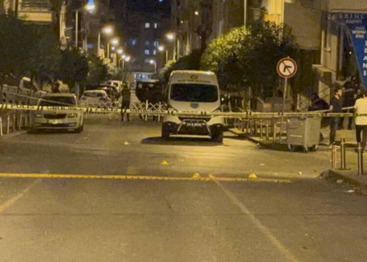 Güngören’de kahvehaneye silahlı saldırı: 2 ölü, 4 yaralı