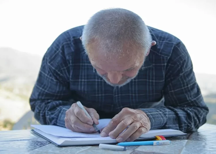 Çorumlu Abdullah dede, 70 yıldır günlük tutuyor: Ansiklopedi yapmak isteyen akademisyenlere bile vermedi 1 Çorumlu Abdullah dede, 70 yıldır günlük tutuyor: Ansiklopedi yapmak isteyen akademisyenlere bile vermedi