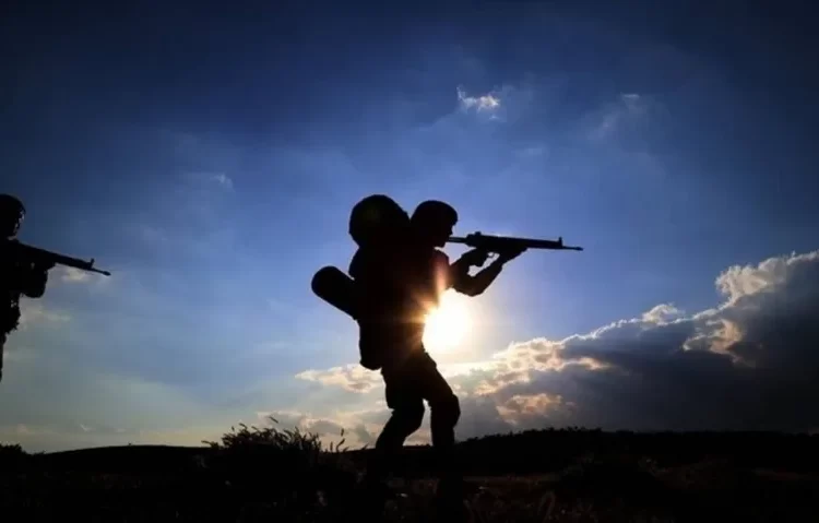 Irak’ın kuzeyinde yaralanan asker şehit oldu
