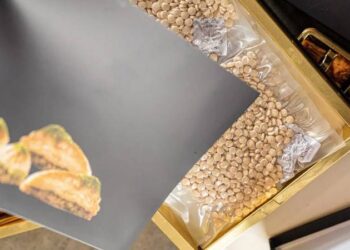 Baklava kutularında gizlenmiş 2 milyon uyuşturucu hap ele geçirildi 4 Baklava kutularında gizlenmiş 2 milyon uyuşturucu hap ele geçirildi