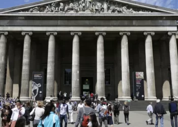 Yaklaşık iki bin tarihi eserin çalındığı British Museum Müdürü istifa etti