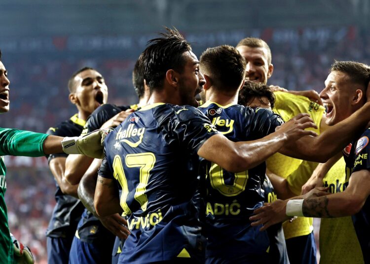 Fenerbahçe Samsun’da kazandı, liderlik koltuğuna oturdu 1 Fenerbahçe Samsun’da kazandı, liderlik koltuğuna oturdu