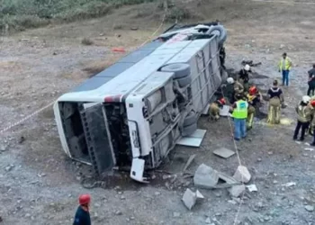 İstanbul’da otobüs 6 metre yüksekten düştü: 29 kişi yaralandı