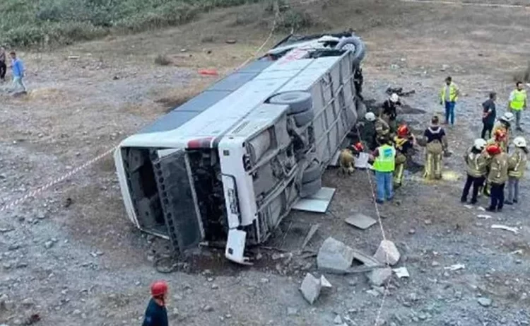 İstanbul’da otobüs 6 metre yüksekten düştü: 29 kişi yaralandı