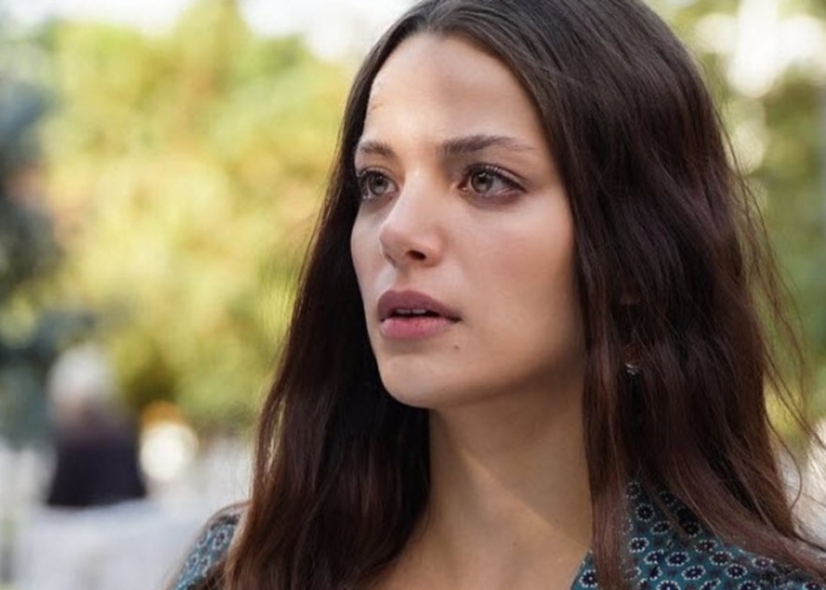Leyla Tanlar, bikinili poz verince TRT dizisinden çıkarıldı 1 Leyla Tanlar, bikinili poz verince TRT dizisinden çıkarıldı