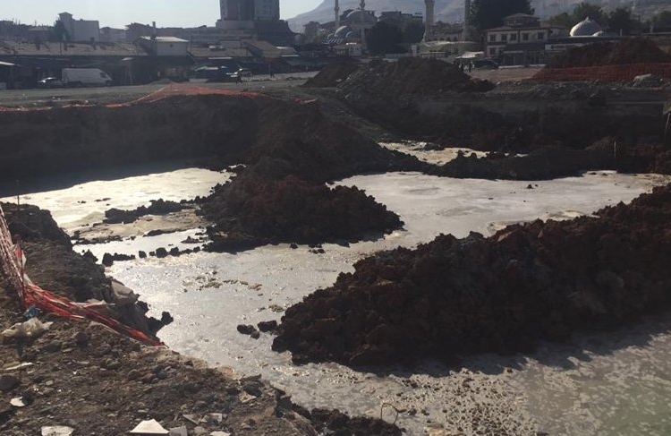 Bakan Özhaseki'nin bir ay önce temelini attığı projeye çivi dahi çakılmadı 1 Bakan Özhaseki’nin bir ay önce temelini attığı projeye çivi dahi çakılmadı
