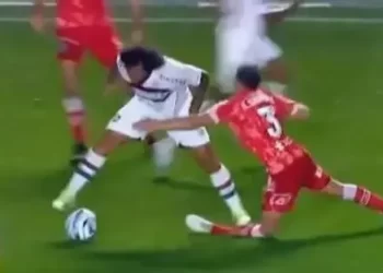 Marcelo rakibinin ayağını kırdı, gözyaşlarıyla sahayı terk etti