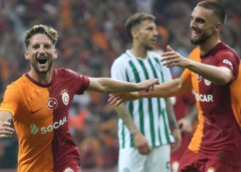 Galatasaray, Zalgiris karşısında turladı: Mertens tarihe geçti