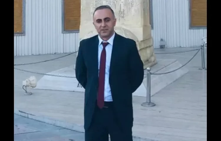 Uyuşturucuyla yakalanan eski MHP ilçe başkanı Cem Yılmaz’ı hatırlattı: Ticaretini yapmıyorum, sadece içiyorum 1 Uyuşturucuyla yakalanan eski MHP ilçe başkanı Cem Yılmaz’ı hatırlattı: Ticaretini yapmıyorum, sadece içiyorum