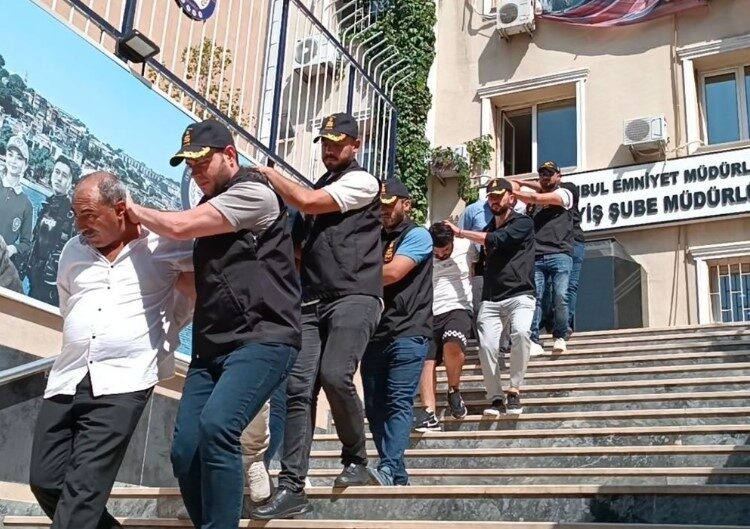 Şişli'de korkunç olay: İş insanını kaçırıp işkenceyle senet imzalattılar 1 Şişli’de korkunç olay: İş insanını kaçırıp işkenceyle senet imzalattılar
