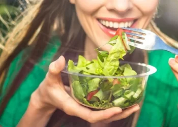 Uzmanlar uyarıyor: Antibiyotik kullanırken salata tüketimine dikkat edilmeli