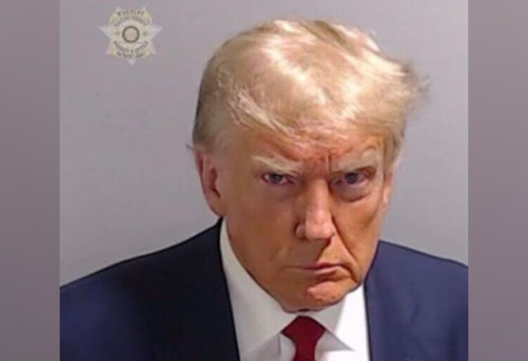Trump, sabıka kaydı fotoğrafıyla 9,4 milyon dolar gelir elde etti