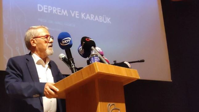 Naci Görür'den 1513 depremi üzerinde fay hesabı: 7 şiddetinde deprem bugünlere denk geliyor 1 Naci Görür’den 1513 depremi üzerinde fay hesabı: 7 şiddetinde deprem bugünlere denk geliyor