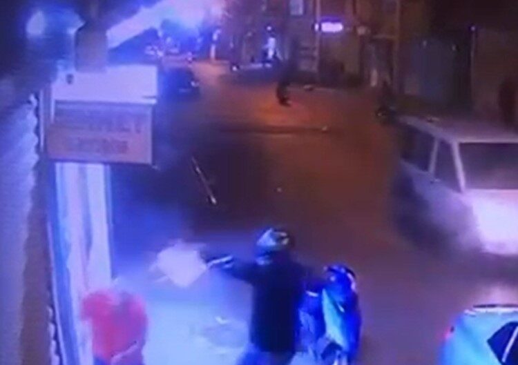 Adana'da korkunç cinayet: Eşi ve çocuklarının yanında öldürüldü 1 Adana’da korkunç cinayet: Eşi ve çocuklarının yanında öldürüldü