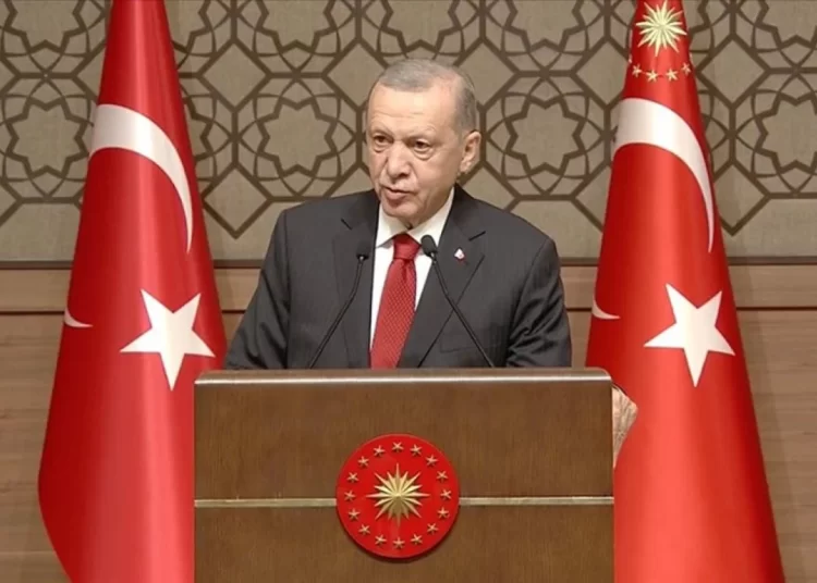 Ekonomide hedefler aşağı yönlü revize edildi 1 Ekonomide hedefler aşağı yönlü revize edildi