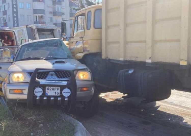 Mersin'de çöp kamyonu dehşet saçtı: 4 ölü, 2 yaralı 1 Mersin’de çöp kamyonu dehşet saçtı: 4 ölü, 2 yaralı