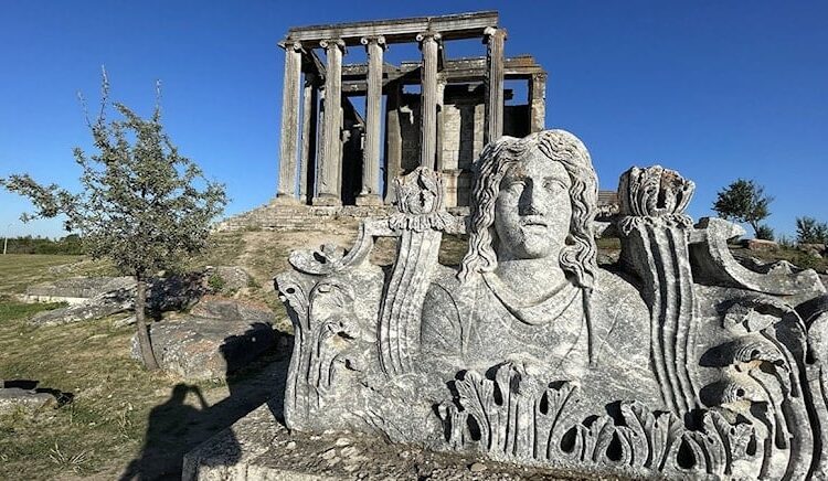 Kütahya'da Roma dönemine ait makyaj malzemeleri bulundu 1 Kütahya’da Roma dönemine ait makyaj malzemeleri bulundu