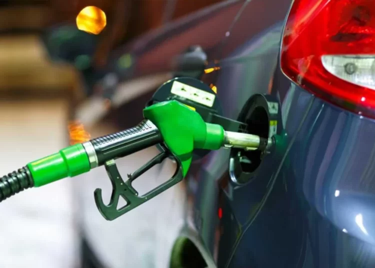 Benzine zam geldi