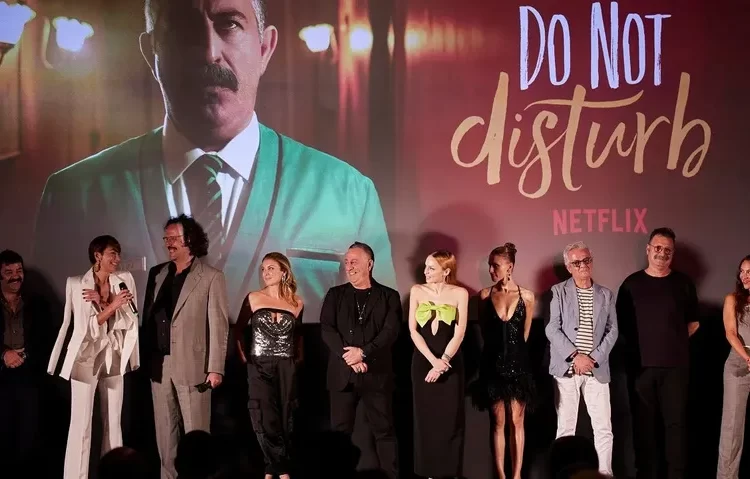Cem Yılmaz'ın 'Do Not Disturb' filminin galası yapıldı 1 Cem Yılmaz’ın ‘Do Not Disturb’ filminin galası yapıldı