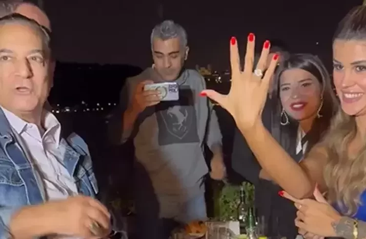 Mehmet Ali Erbil kendinden 40 yaş küçük Gülseren Ceylan'la evleniyor 1 Mehmet Ali Erbil kendinden 40 yaş küçük Gülseren Ceylan’la evleniyor