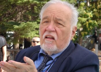 Mikrofonu bozulan İlber Ortaylı sinirlendi: Bu işler kanun nizam yazmakla olmuyor