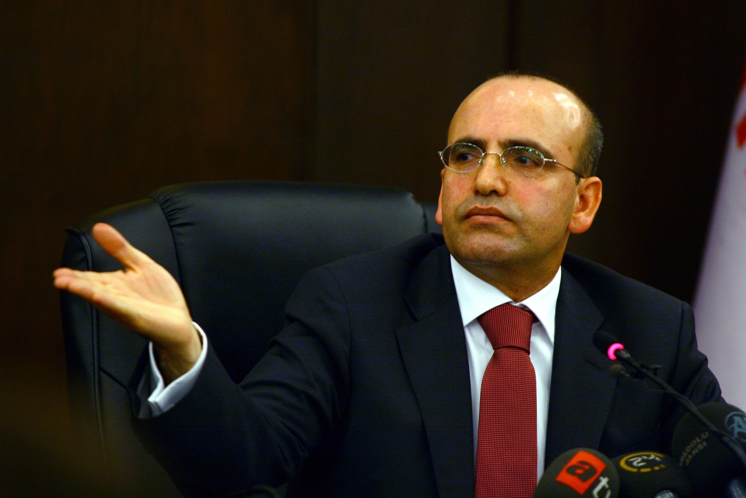 Mehmet Şimşek’ten itiraf: Kur belli bir düzeyde tutulmuş, serbest bıraktık