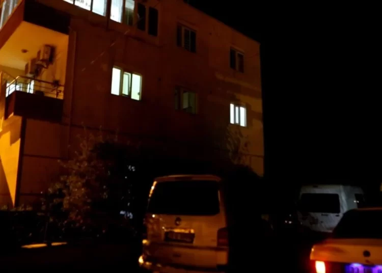 Misafirliğe gittiği evde 7 yaşındaki oğlunu öldürdü