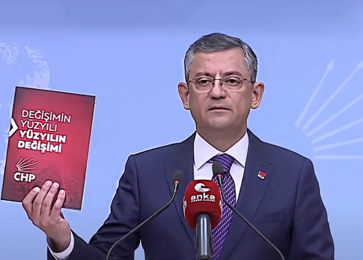 Özgür Özel, CHP Genel Başkanlığı'na adaylığını resmen ilan etti 1 Özgür Özel, CHP Genel Başkanlığı’na adaylığını resmen ilan etti