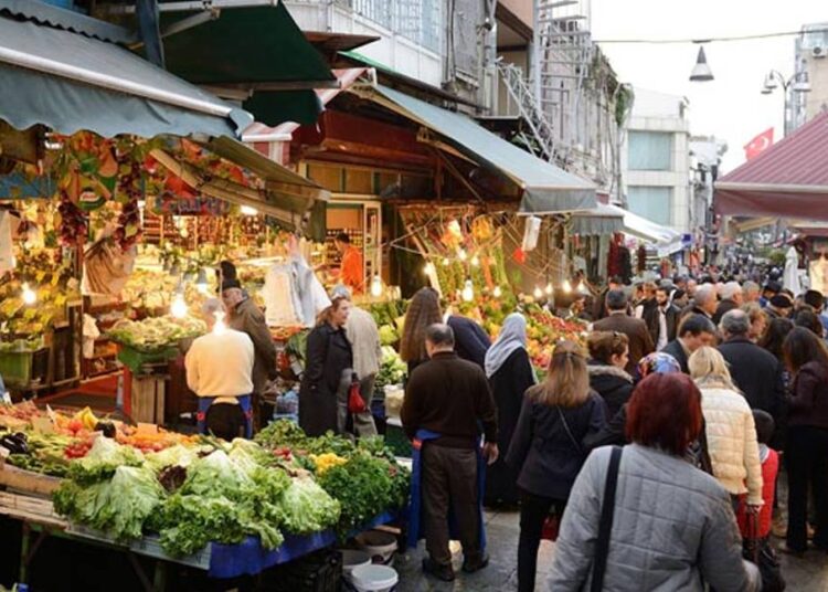 İstanbul’da 4 kişilik bir ailenin yaşam maliyeti 42 bin 593 lira oldu 1 İstanbul’da 4 kişilik bir ailenin yaşam maliyeti 42 bin 593 lira oldu