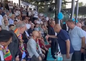 Bilal Erdoğan, Turhan Çömez’in elini havada bıraktı