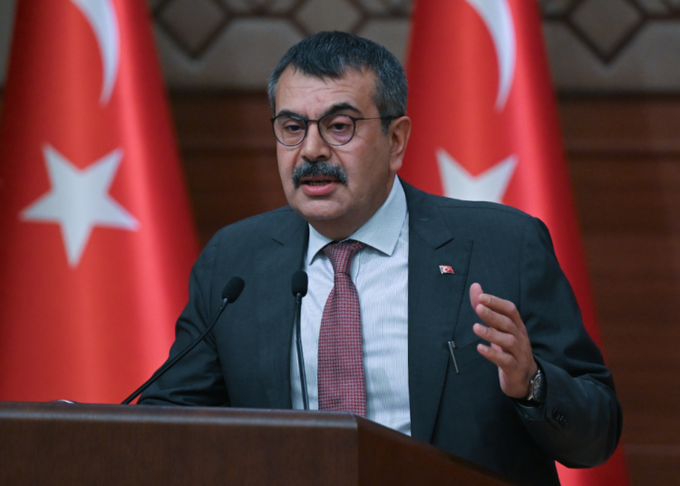 Sınıf geçmede yeni düzenleme: Türkçe ortalaması 70 olmayan geçemeyecek 1 Sınıf geçmede yeni düzenleme: Türkçe ortalaması 70 olmayan geçemeyecek