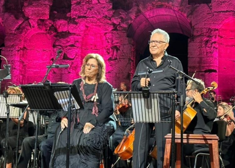Akropol’de Maria Farantouri ve Zülfü Livaneli resitali