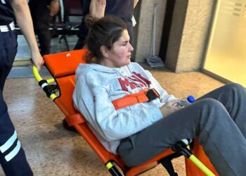 Gazeteci Elif Akkuş sedyeyle girdiği duruşmada tutuklandı