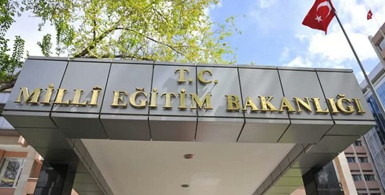MEB'den 'fenomen öğretmenlere' inceleme 1 Eğitim sil baştan: Teneffüs süreleri arttı, sınıf geçme puanı yükseltildi