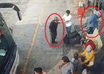 Kavga ederken kalp krizi geçiren iki kişiden biri hayatını kaybetti 