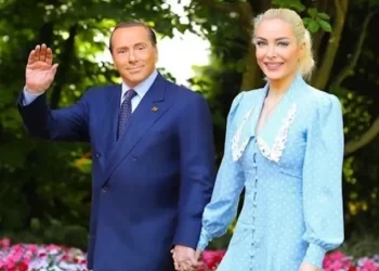 Berlusconi’nin sevgilisi, 100 milyon euroluk mirasla kayıplara karıştı
