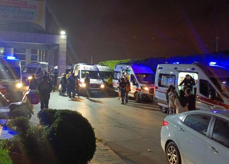 Yurtlar öğrenci için kabus oldu: İstanbul’da 60 kişi zehirlendi, Ordu’da asansör zemine çakıldı… 1 Yurtlar öğrenci için kabus oldu: İstanbul’da 60 kişi zehirlendi, Ordu’da asansör zemine çakıldı…