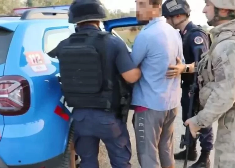 Kaçak silah operasyonunda 928 kişi gözaltına alındı 1 Kaçak silah operasyonunda 928 kişi gözaltına alındı