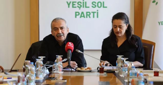 Sırrı Süreyya Önder'den 'Kobani' iddiası: AKP'yi yargılamak isteyenlerin ön iddianamesi niteliğinde 1 Sırrı Süreyya Önder’den ‘Kobani’ iddiası: AKP’yi yargılamak isteyenlerin ön iddianamesi niteliğinde