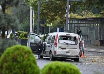 Meclis'in açılmasına saatler kala İçişleri Bakanlığı'na terör saldırısı: Canlı bomba kendini patlattı 8 Meclis’in açılmasına saatler kala İçişleri Bakanlığı’na terör saldırısı: Canlı bomba kendini patlattı