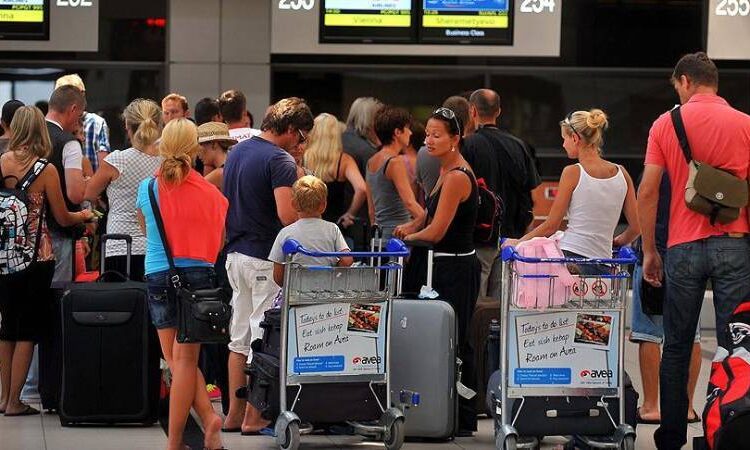Türkiye'ye gelen turist sayısı 10 ayda 44 milyonu geçti 1 Türkiye’ye gelen turist sayısı 10 ayda 44 milyonu geçti