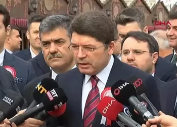 Bakan Tunç'tan açıklama: Instagram’ın hangi 'katalog suç' nedeniyle kapatıldığı bilinmiyor 5 Adalet Bakanı Tunç: İki mahkeme arasındaki görüş farkını TBMM çözer
