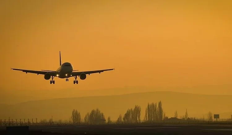 Uçağın rotası 550 kilometre saptı: Farklı şehre indi 1 Uçağın rotası 550 kilometre saptı: Farklı şehre indi