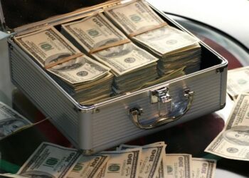 Euro 30’a dayandı, dolarda yükseliş sürüyor