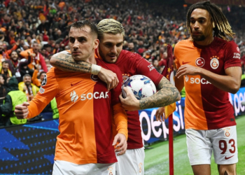Galatasaray iki kez iki farklı geriye düştüğü maçta Manchester United’la 3-3 berabere kaldı