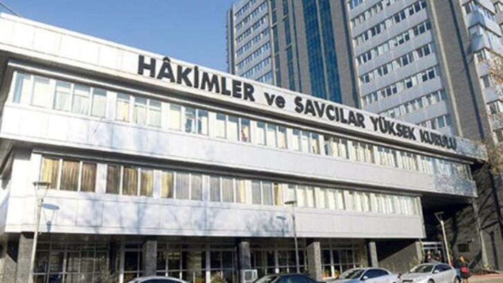TBMM'de Hakimler ve Savcılar Kurulu'na 5 yeni üye seçildi 1 HSK üyesi hâkim kaza yaptı; polis “HSK ne demek ben bilmiyorum” diye tepki gösterdi